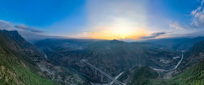 乐西高速马昭段12月31日24时正式通车 冰雪路段装“地暖”